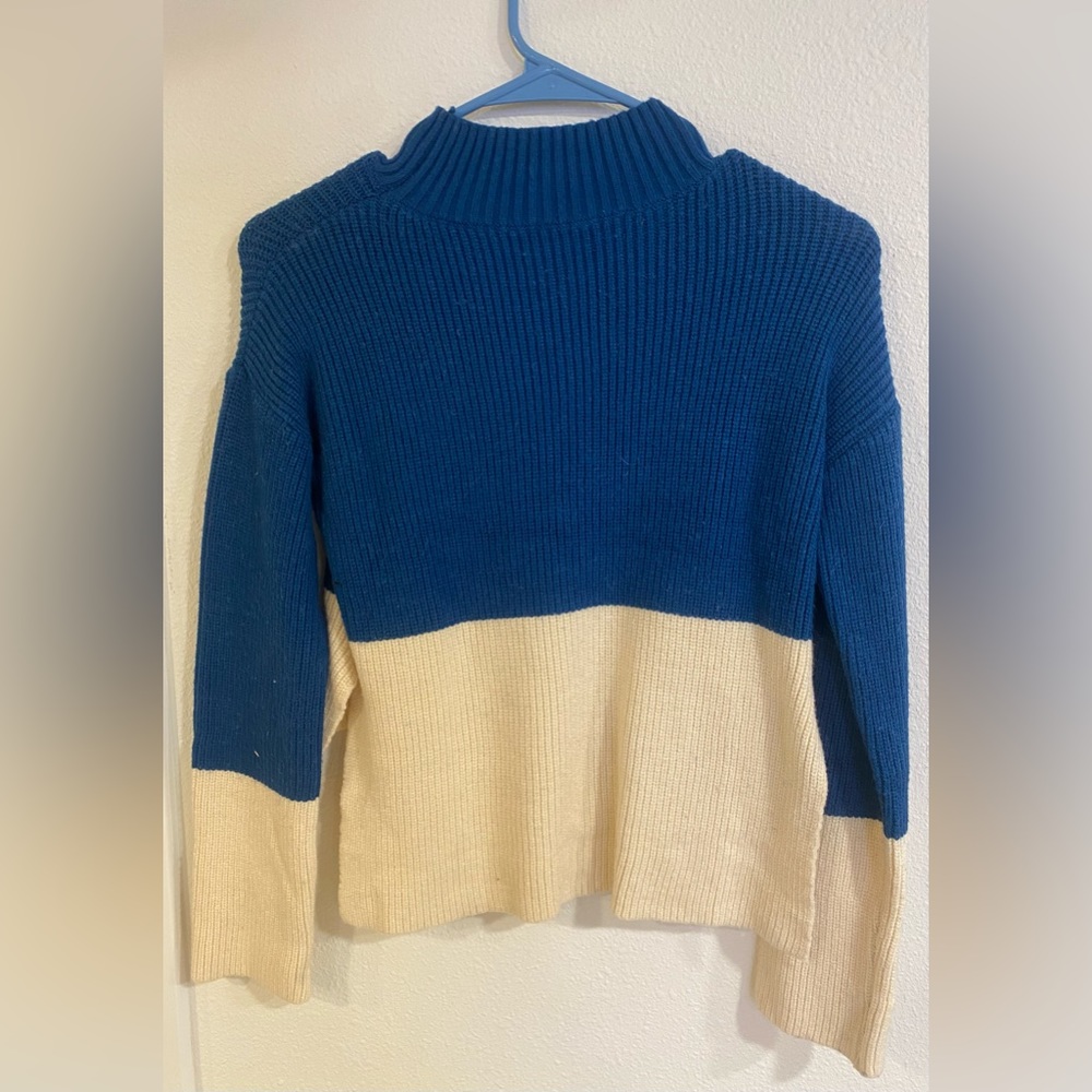 blue and cream cropped turtleneck sweater (size 4)